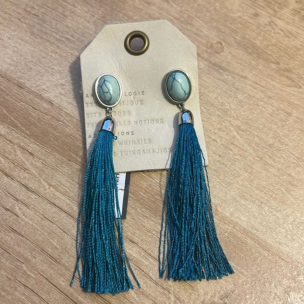 NWT ANTHROPOLOGIE TASSEL EARRING
